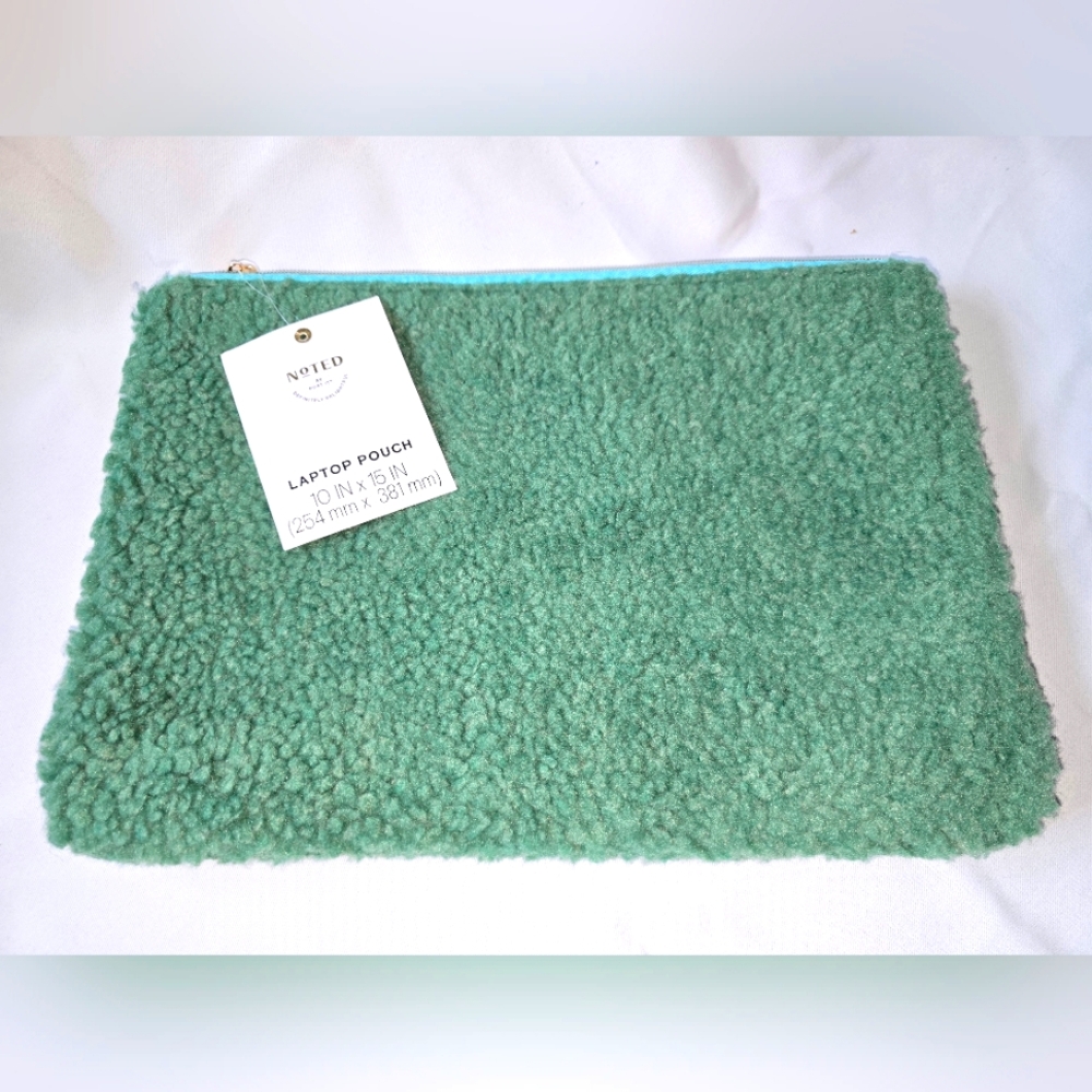 Noted by Post-it 3M Laptop Pouch Sleeve 10”x 15” Green Soft Sherpa Cover NWT